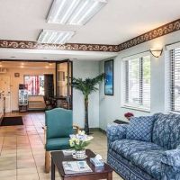 Econo Lodge Inn & Suites Southeast ico