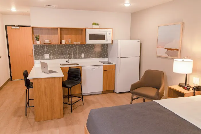 LivAway Suites - Smyrna 4