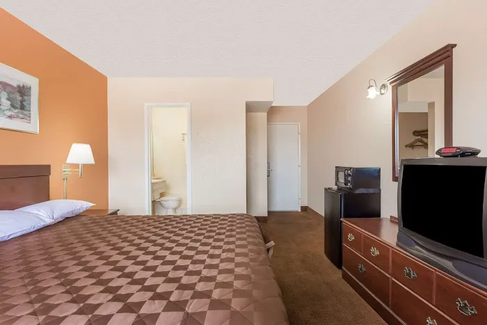 Travelodge by Wyndham Mesa 4