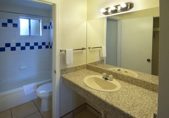 American Executive Inn Mesa 4