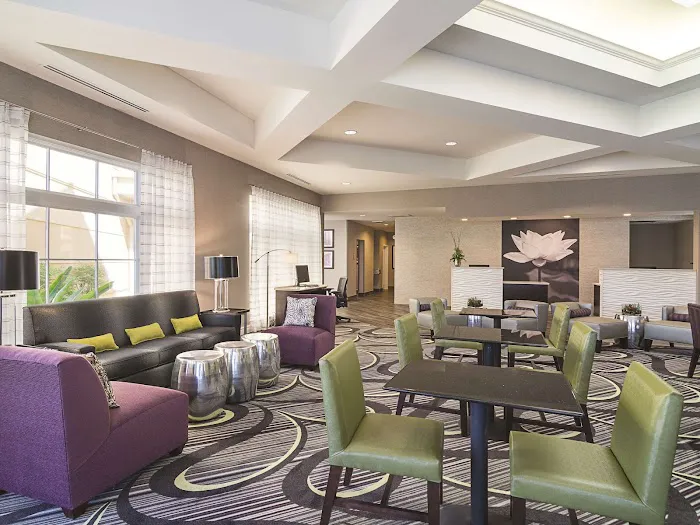 La Quinta Inn & Suites by Wyndham Phoenix Mesa West 4