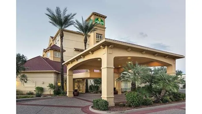 La Quinta Inn & Suites by Wyndham Phoenix Mesa West 4