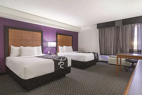 La Quinta Inn & Suites by Wyndham Phoenix Mesa West 4