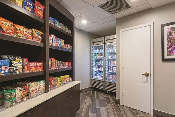 La Quinta Inn & Suites by Wyndham Phoenix Mesa West 4