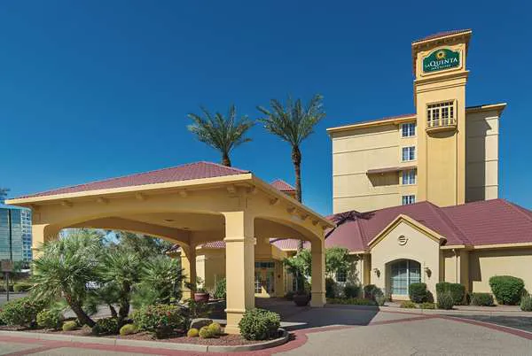La Quinta Inn & Suites by Wyndham Phoenix Mesa West 4