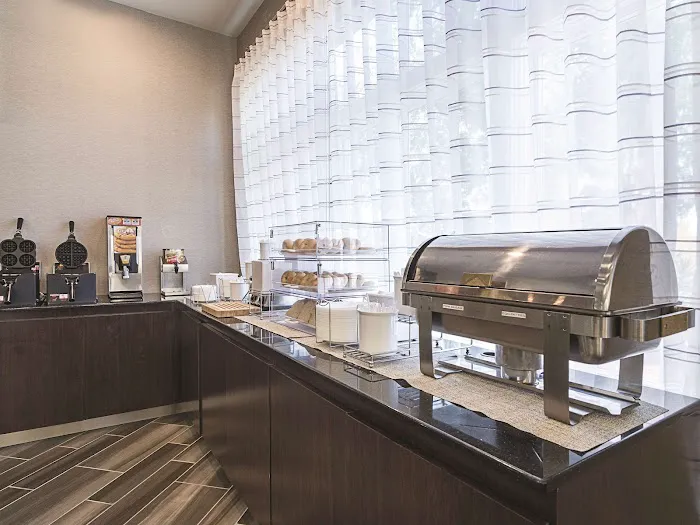 La Quinta Inn & Suites by Wyndham Phoenix Mesa West 4