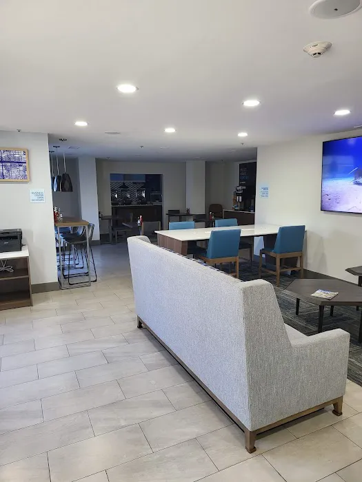 Holiday Inn Express & Suites Phoenix - Mesa West, an IHG Hotel 4