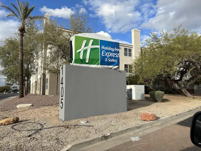 Holiday Inn Express & Suites Phoenix - Mesa West, an IHG Hotel 4