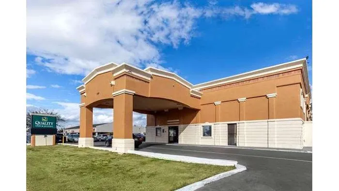 Quality Inn & Suites near Downtown Mesa 4