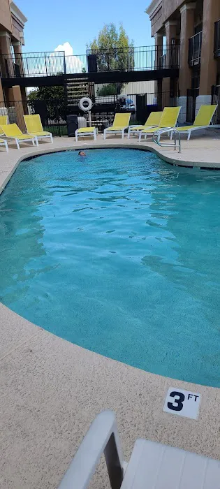Quality Inn & Suites near Downtown Mesa 4