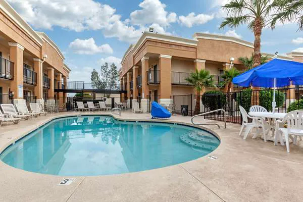 Quality Inn & Suites near Downtown Mesa 4
