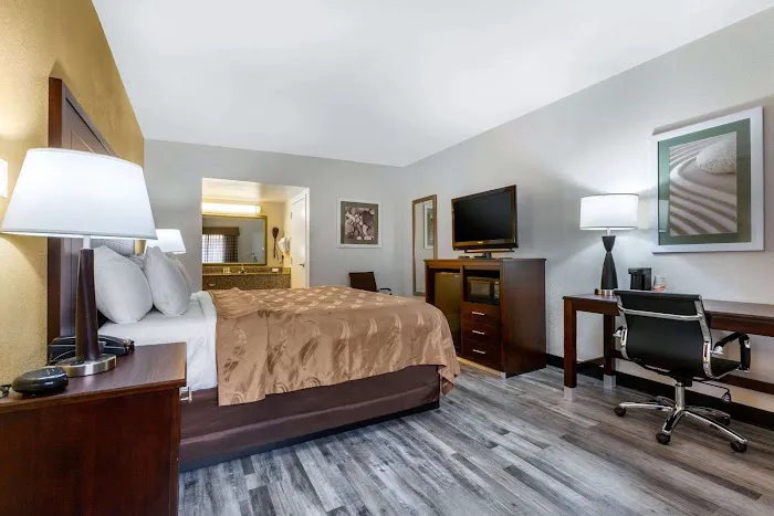 Quality Inn & Suites near Downtown Mesa 4
