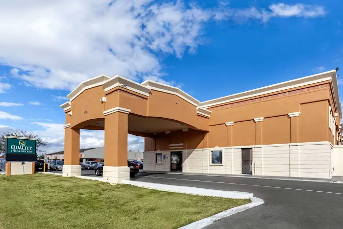 Quality Inn & Suites near Downtown Mesa 4