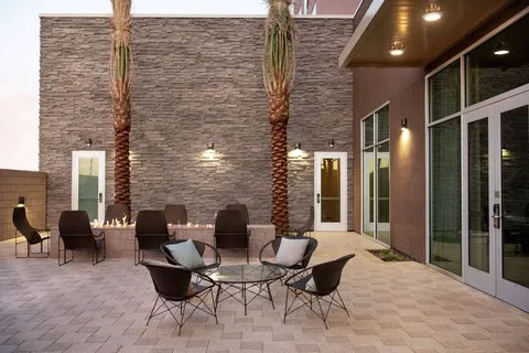Courtyard Mesa at Wrigleyville West 5