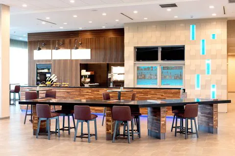 Courtyard Mesa at Wrigleyville West 5
