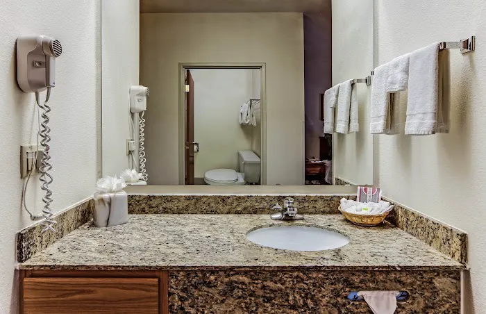 Hawthorn Suites by Wyndham Tempe 4
