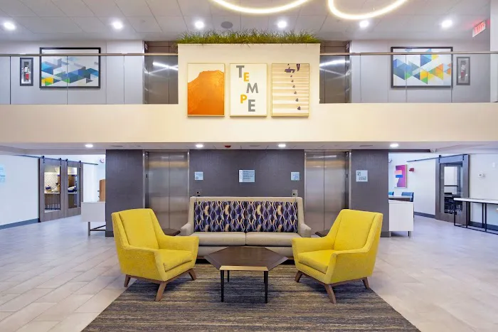 Holiday Inn Express & Suites Phoenix-Tempe, an IHG Hotel 4
