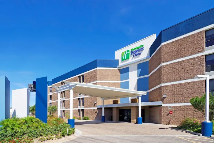 Holiday Inn Express & Suites Phoenix-Tempe, an IHG Hotel 4