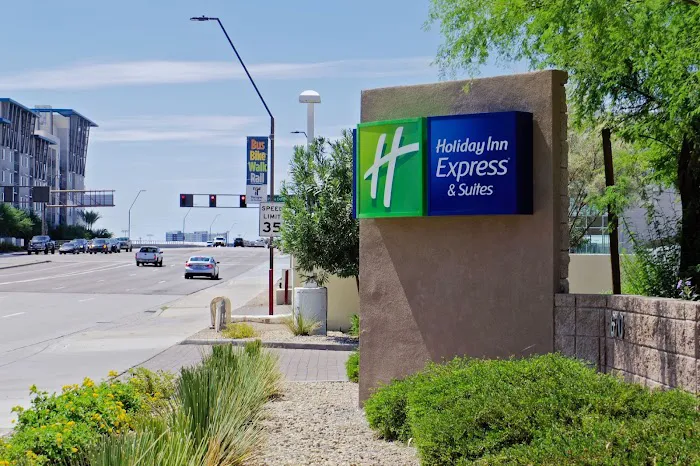Holiday Inn Express & Suites Phoenix-Tempe, an IHG Hotel 4
