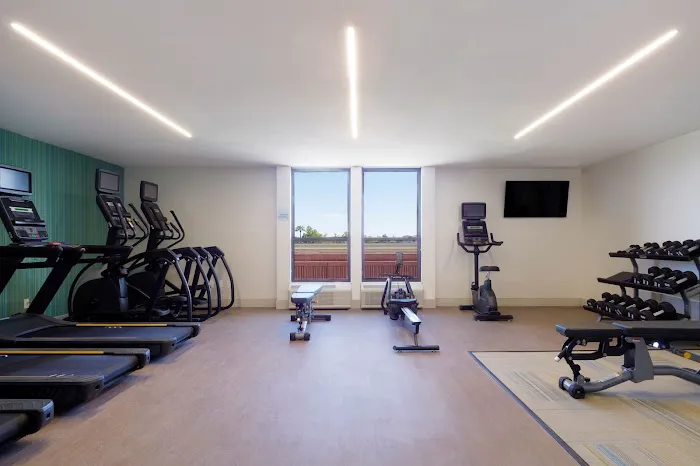 Holiday Inn Express & Suites Phoenix-Tempe, an IHG Hotel 4