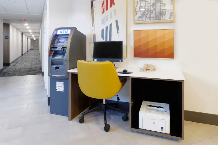 Holiday Inn Express & Suites Phoenix-Tempe, an IHG Hotel 4