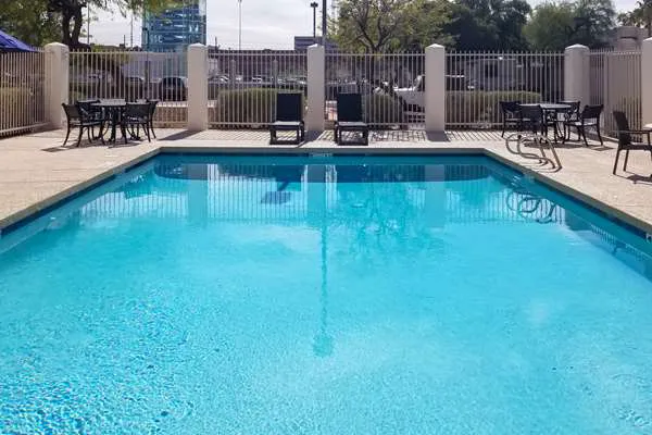 Comfort Inn & Suites Tempe Phoenix Sky Harbor Airport 4