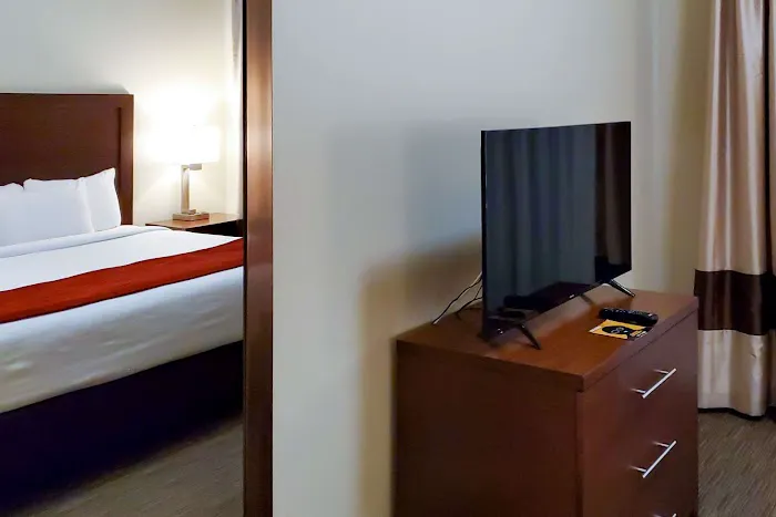 Comfort Inn & Suites Tempe Phoenix Sky Harbor Airport 4