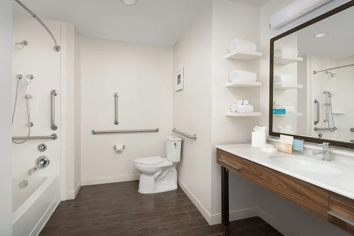 Hampton Inn & Suites Phoenix Tempe 4