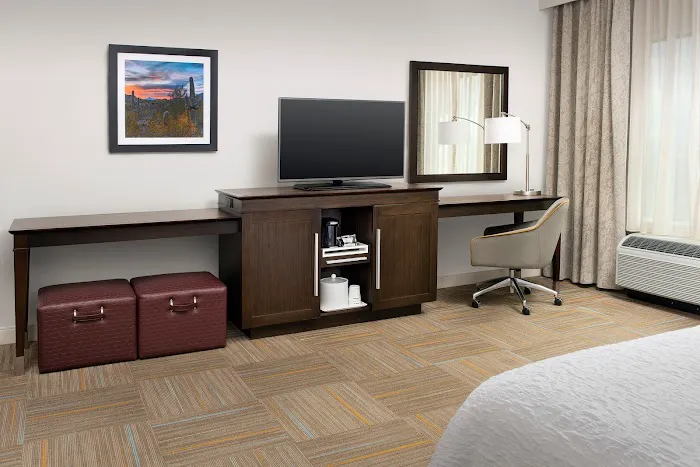 Hampton Inn & Suites Phoenix Tempe 4