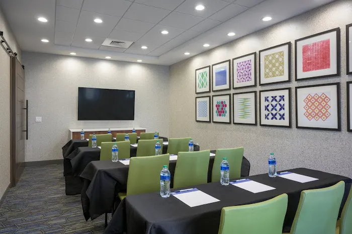 Holiday Inn Express & Suites Phoenix East - Gilbert by IHG 4