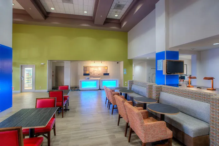 Holiday Inn Express & Suites Tempe by IHG 5