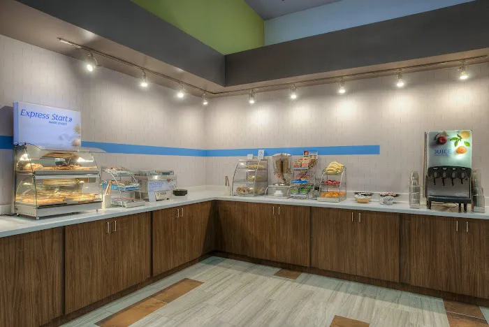 Holiday Inn Express & Suites Tempe by IHG 5