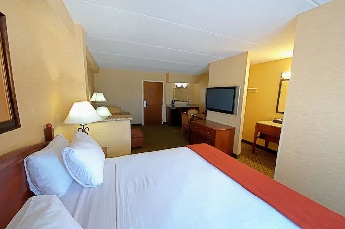 Holiday Inn Express & Suites Tempe by IHG 5