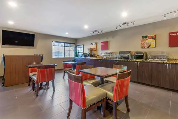 Comfort Suites Phoenix Airport 4