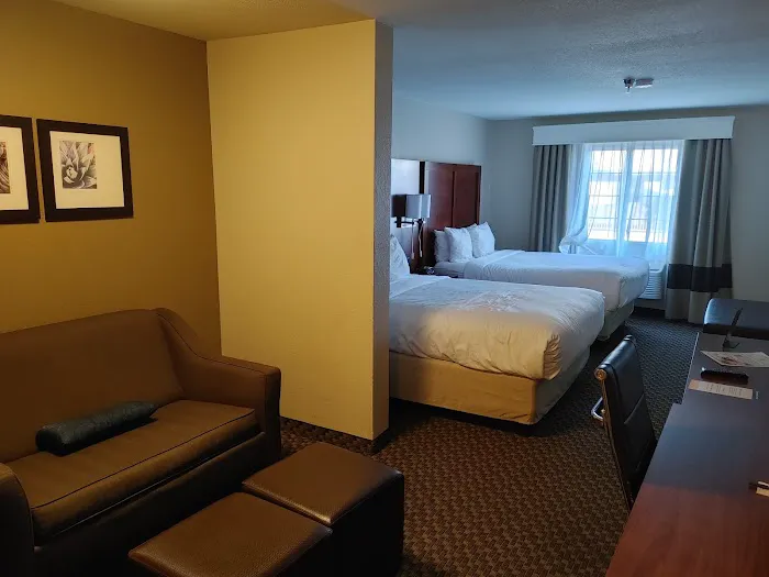 Comfort Suites Phoenix Airport 4