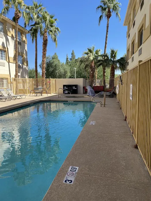 Comfort Suites Phoenix Airport 4