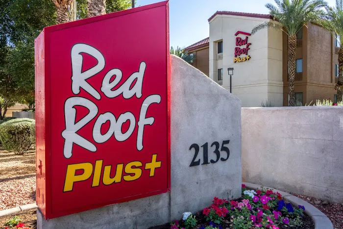 Red Roof PLUS+ Tempe - Phoenix Airport 4