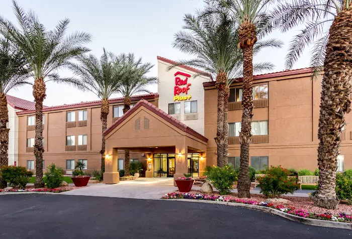 Red Roof PLUS+ Tempe - Phoenix Airport 4