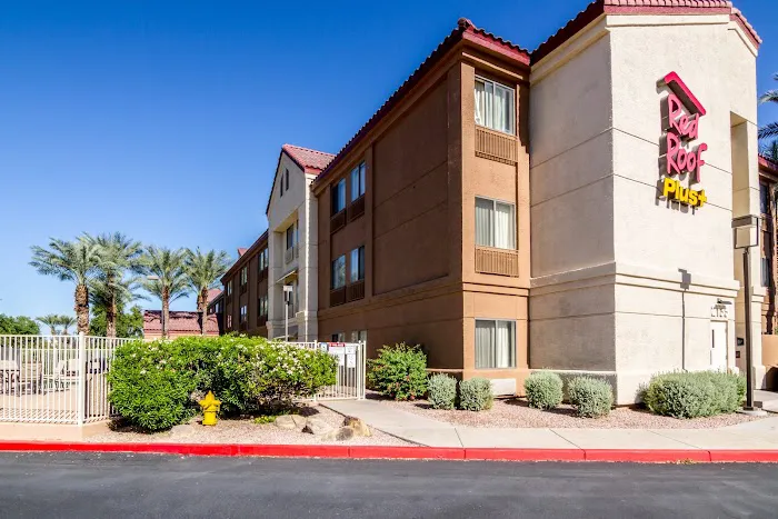 Red Roof PLUS+ Tempe - Phoenix Airport 4