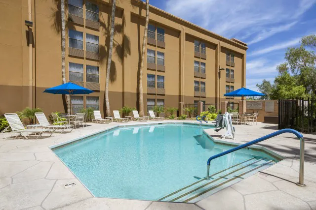 GreenTree Inn & Suites Phoenix Sky Harbor 5
