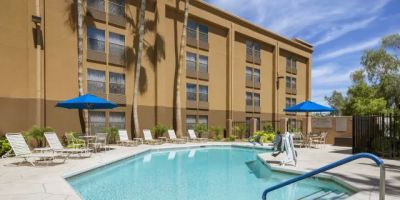 GreenTree Inn & Suites Phoenix Sky Harbor