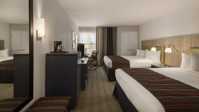 GreenTree Inn & Suites Phoenix Sky Harbor 5