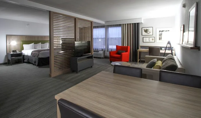 GreenTree Inn & Suites Phoenix Sky Harbor 5
