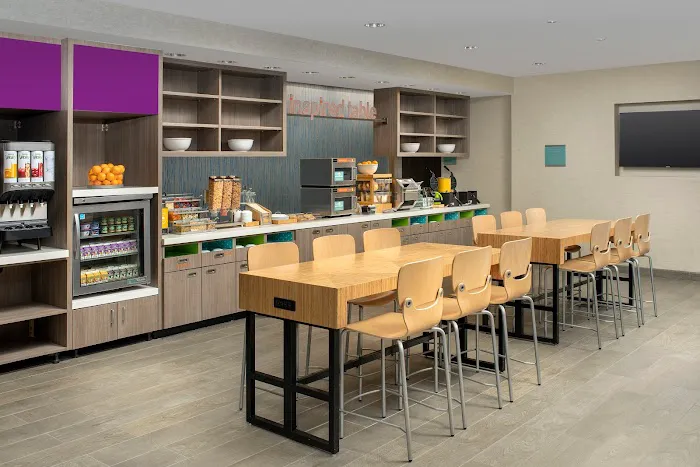 Home2 Suites by Hilton Phoenix Airport South 5