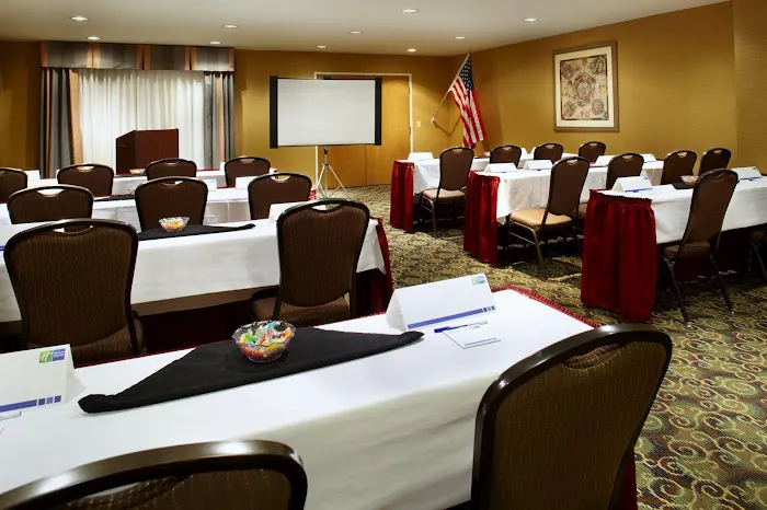 Holiday Inn Express & Suites Scottsdale - Old Town, an IHG Hotel 5
