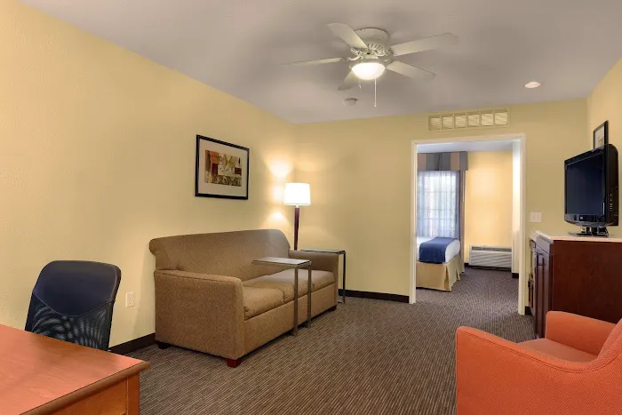 Holiday Inn Express & Suites Scottsdale - Old Town, an IHG Hotel 5