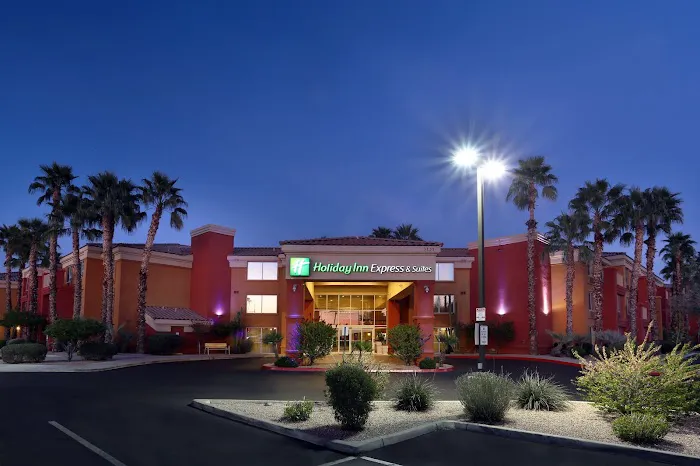 Holiday Inn Express & Suites Scottsdale - Old Town, an IHG Hotel 5