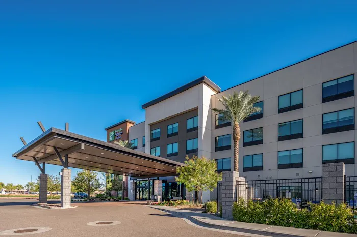 Holiday Inn Express & Suites Gilbert – Mesa Gateway Airport by IHG 4