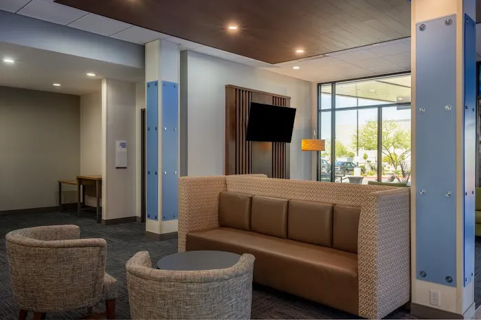 Holiday Inn Express & Suites Gilbert – Mesa Gateway Airport by IHG 4