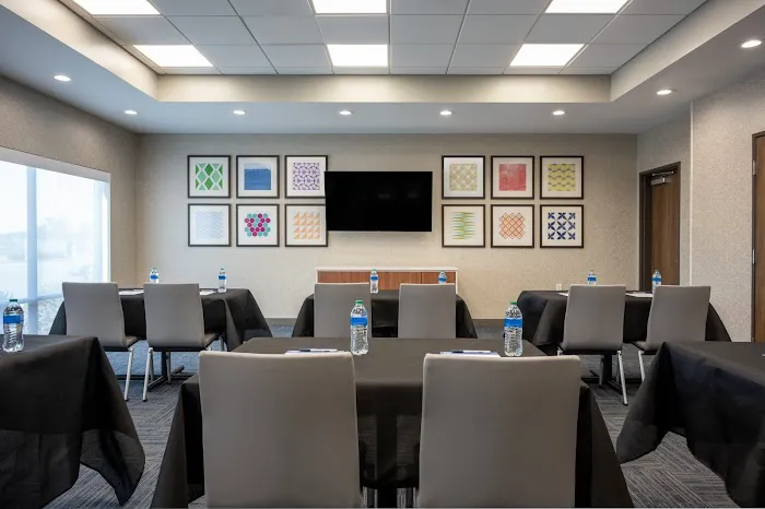 Holiday Inn Express & Suites Gilbert – Mesa Gateway Airport by IHG 4